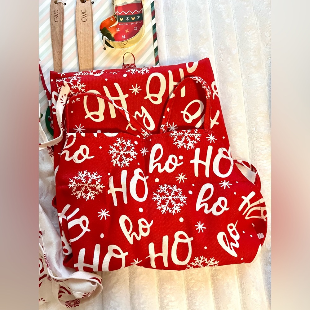 CWC Holiday Baking Set with Red and Green Accents - Picture 5 of 8